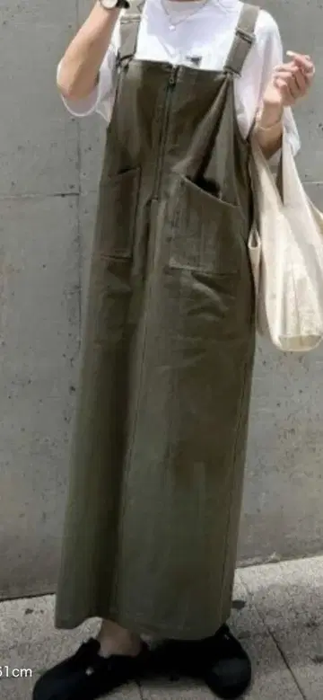 isook 살로펫 오버롤 스커트 카키