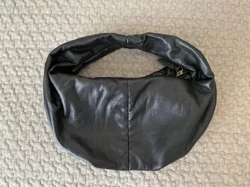 ZARA 오벌 버킷 백