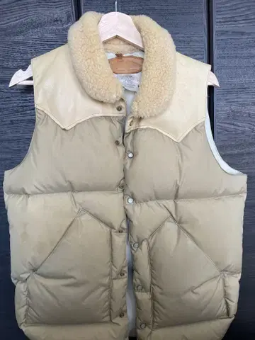 로키마운틴 카라 부착 다운 베스트