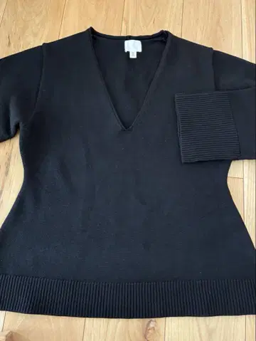 H&M 페플럼 니트 블랙 M 사이즈 V넥