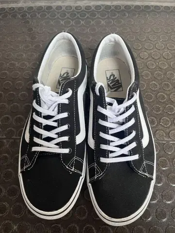 Vans 블랙/화이트 로우컷 스니커즈