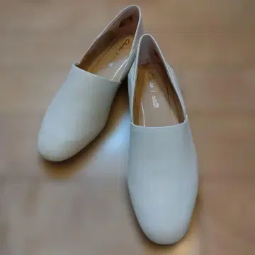 Clarks 플랫 펌프스 슬립온