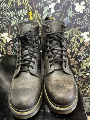 미사용 닥터마틴 8홀 부츠 DR. MARTENS black