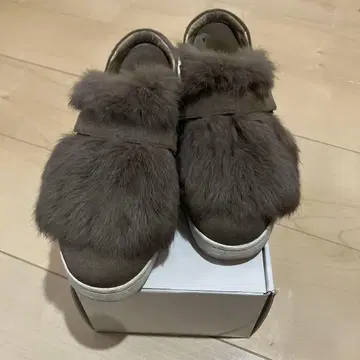 브라운 퍼 스니커즈
