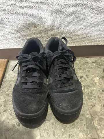 PUMA 블랙 스웨이드 플랫폼 스니커즈