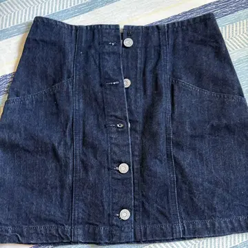 MOUSSY 다크 데님 버튼 프론트 미니 스커트