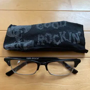 GOOD ROCKIN' 블랙 안경과 케이스
