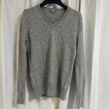 UNIQLO 그레이 V넥 스웨터 M 캐시미어