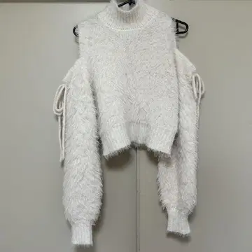NICE CLAUP 화이트 오프숄더