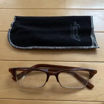 GOOD ROCKIN' 브라운 안경 케이스 포함