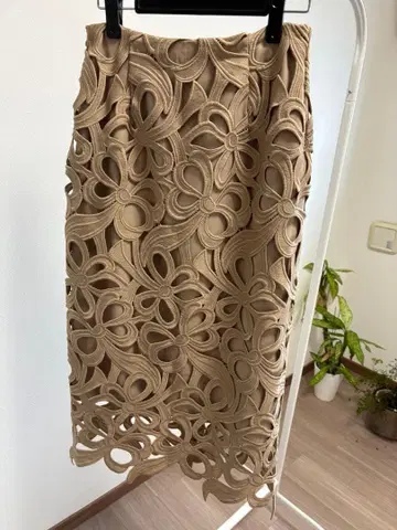[ CELFORD ] 셀포드 플라워 모티브 스커트 베이지 38size