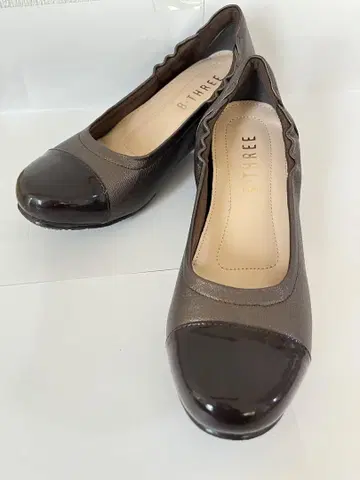 브라운 토캡 플랫슈즈