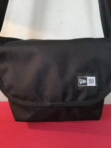 새상품급 NEW ERA 뉴에라 숄더백 블랙