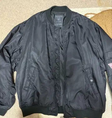 GUESS 블랙 MA-1 자켓