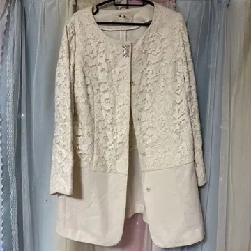 로즈 티아라 아이보리 노카라 자켓 비쥬 부착