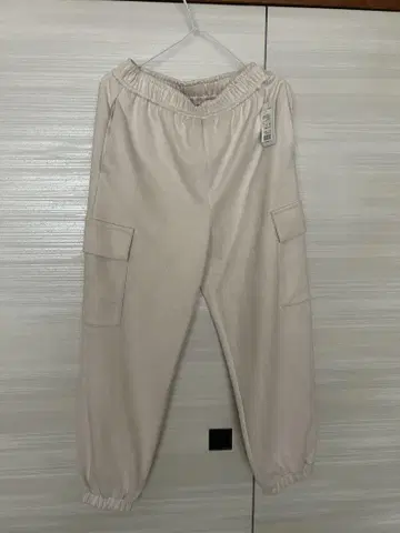 베이지 사이드 포켓 캐주얼 팬츠