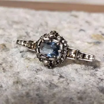 Alexander McQUEEN 파란색 보석 실버 이어커프 해골 모티브