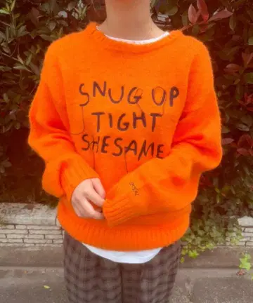 shesame waving logo knit