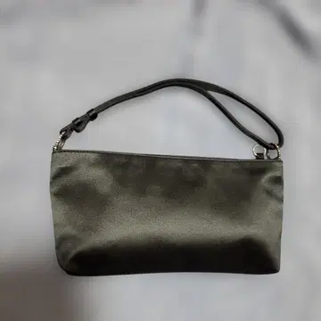 DKNY 블랙 새틴 핸드백