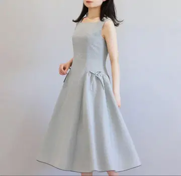 졸리 미뇽 개더 절개 리본 포함 슬리브리스 원피스