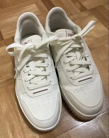 [ PUMA ] 여성용 스니커즈 꽃무늬 디자인