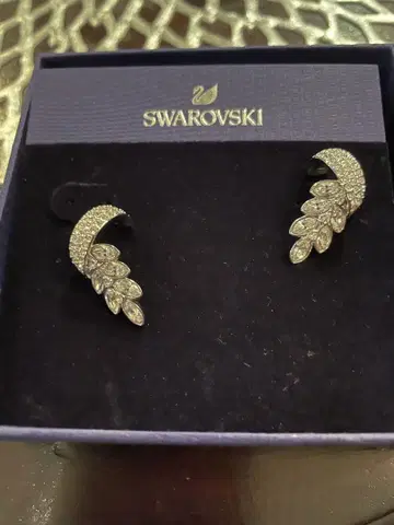 Swarovski 나뭇잎 모양 크리스탈 귀걸이