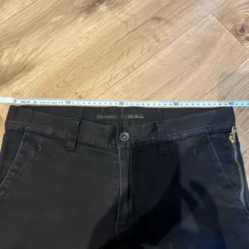 블랙 스키니 팬츠 지퍼 포켓 부착