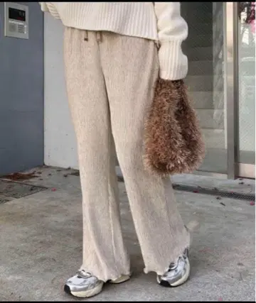 새상품 차오패닉 벨로아 플리츠 미세 플레어 이지 팬츠