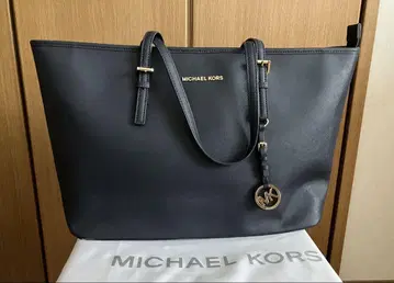 MICHAEL KORS 네이비 토트백