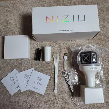[새상품급] NIZIU 공식 응원봉 화이트