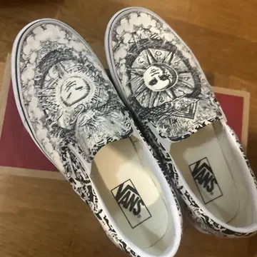 VANS 슬립온 아트 프린트 화이트/블랙/우로보로스