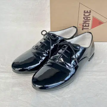 La TENACE 에나멜 블랙 레이스업 슈즈 37