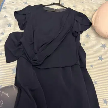 네이비 프릴 장식 A라인 드레스