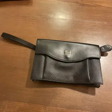블랙 가죽 클러치백