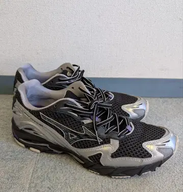 미즈노 웨이브 라이더 10 27.5cm 블랙/실버