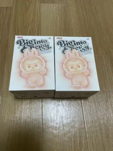 Big into Energy 봉제 인형 펜던트 2개 세트