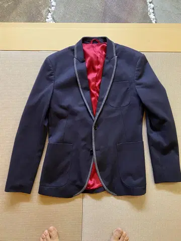 미사용 새상품 빨간색 안감이 돋보이는 ZARA MAN 블레이저