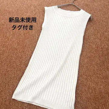 새상품 택 포함 더즈린 리브 니트탑 슬리브리스