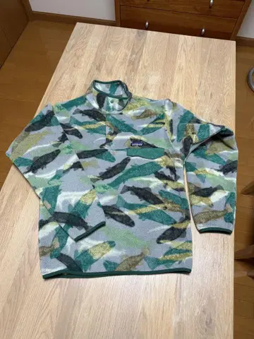 신틸라 스냅T 물고기 패턴 S 사이즈 patagonia 송어