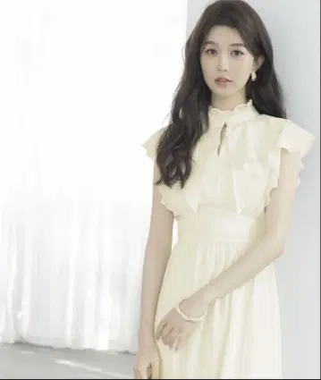 미착용 새상품 프릴 칼라 롱 기장 조젯 원피스 화이트