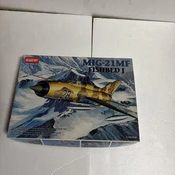 MiG-21MF Fishbed J 1/48 미조립 키트