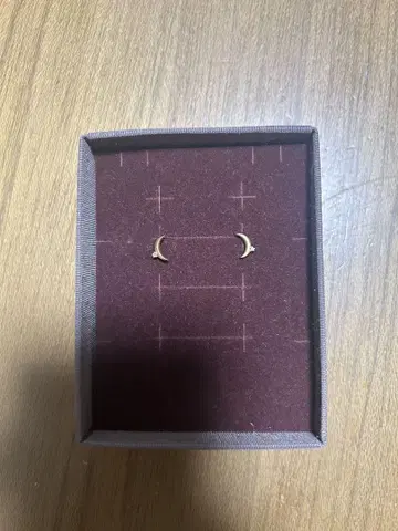 골드 초승달 모양 귀걸이