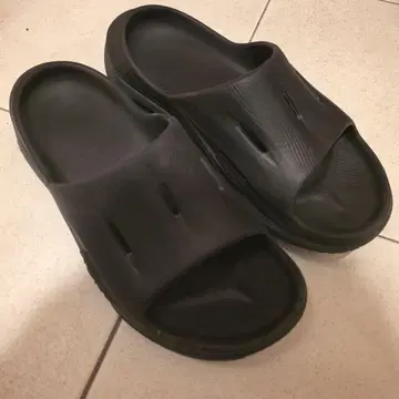 호카 호카오네오네 리커버리 샌들 25cm