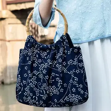 네이비 꽃무늬 토트백 대나무 핸들