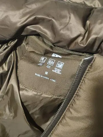 UNIQLO 심리스 다운 파카 M 사이즈