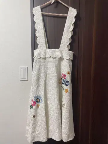 체스티 자수 원피스