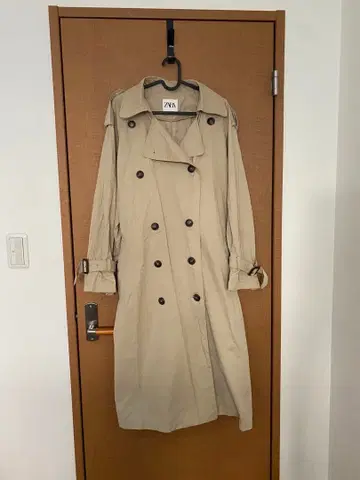 ZARA 트렌치코트 심플