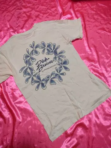 딕 브루어 플라워 리스 티셔츠