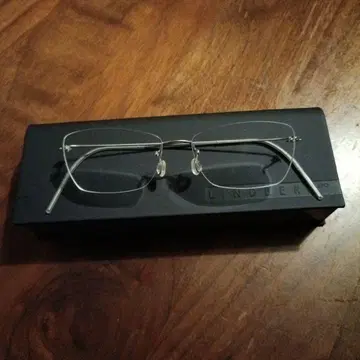LINDBERG 실버 무테 안경 케이스 포함