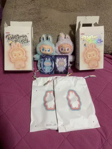 POP MART 빈티 플러피 봉제 인형 2체 정품 세트입니다.
